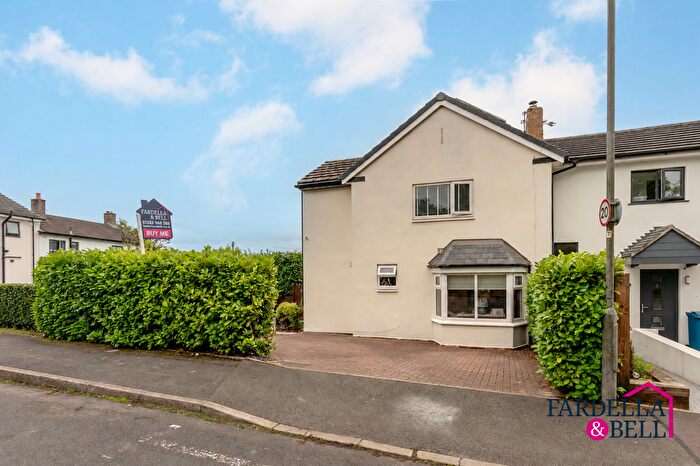3 Bedroom End Of Terrace House For Sale In Greenacres, Read, BB12