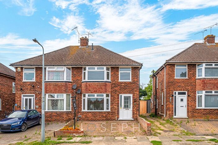 3 Bedroom Semi-Detached House For Sale In Shrubland Avenue, Ipswich, IP1