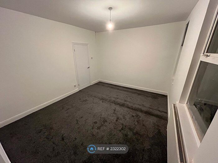 2 Bedroom End Of Terrace House To Rent In Holborn Avenue, Nottingham, NG2