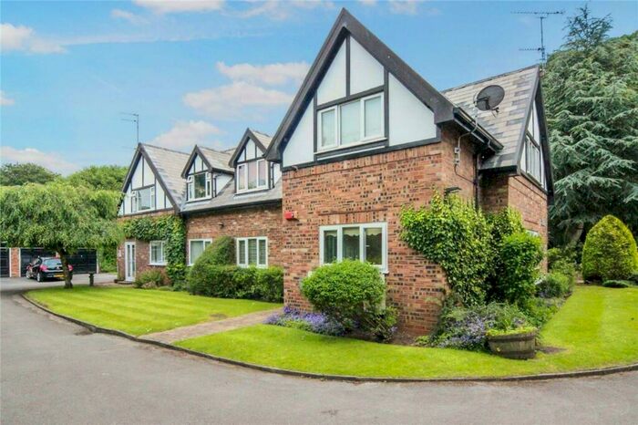 2 Bedroom Apartment To Rent In The Avenue, Sale, M33