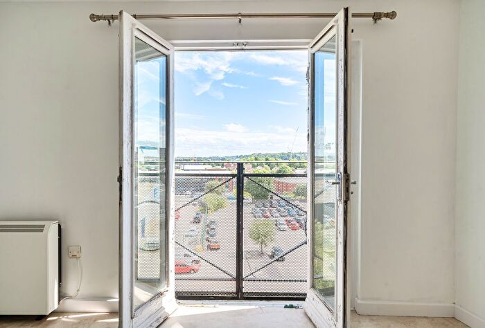 2 Bedroom Flat For Sale In Waterloo Road, Bristol, BS2