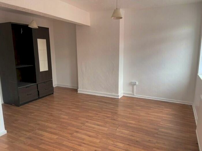 3 Bedroom Flat To Rent In Preston Road, Harrow, Middlesex, HA9