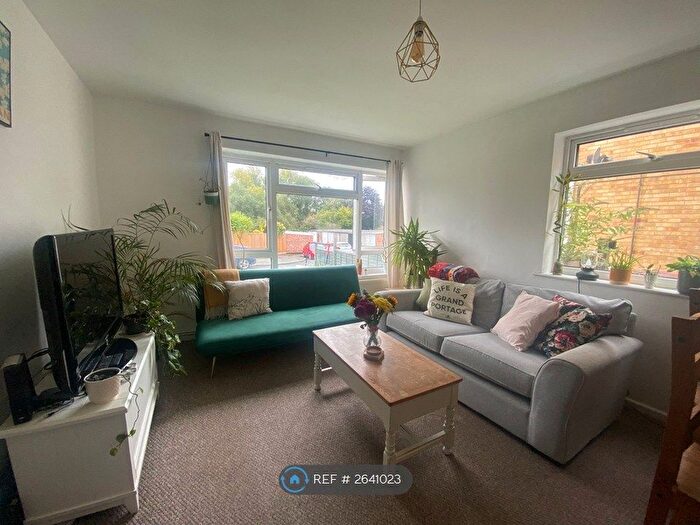 2 Bedroom Maisonette To Rent In Luscombe Close, Caversham, Reading, RG4