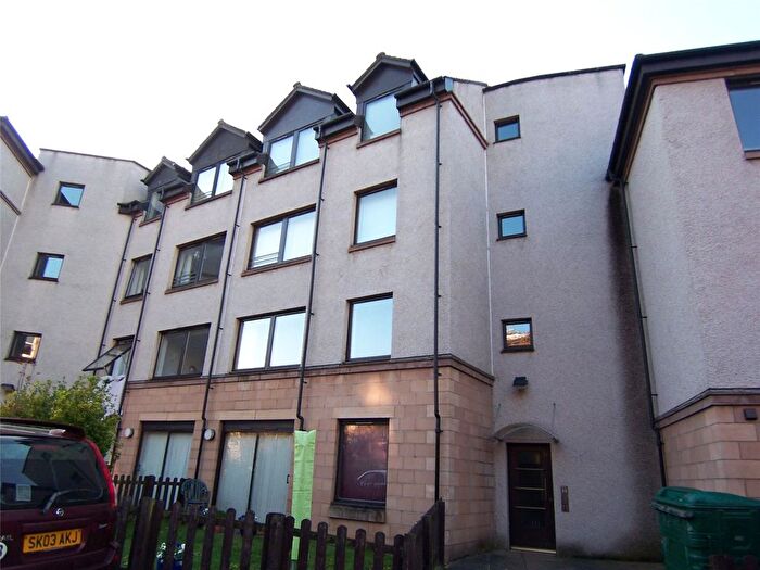 1 Bedroom Flat To Rent In Hermits Croft, / St Leonards, Edinburgh, EH8