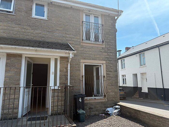 1 Bedroom Flat To Rent In Breacon Road, Pontardawe, Swansea, SA8