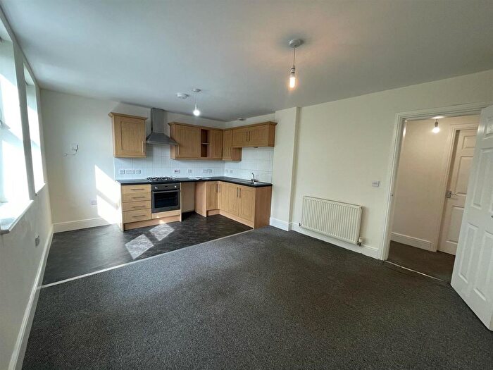 2 Bedroom Flat To Rent In Sefton Road, Wirral, CH62