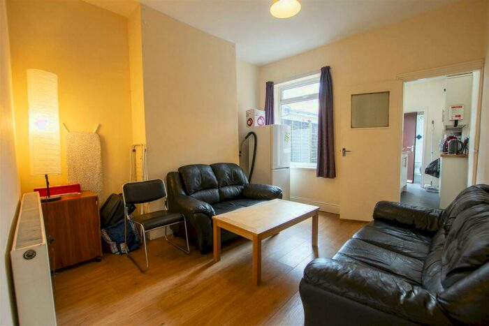 6 Bedroom House To Rent In North Road, Selly Oak, Birmingham, B29