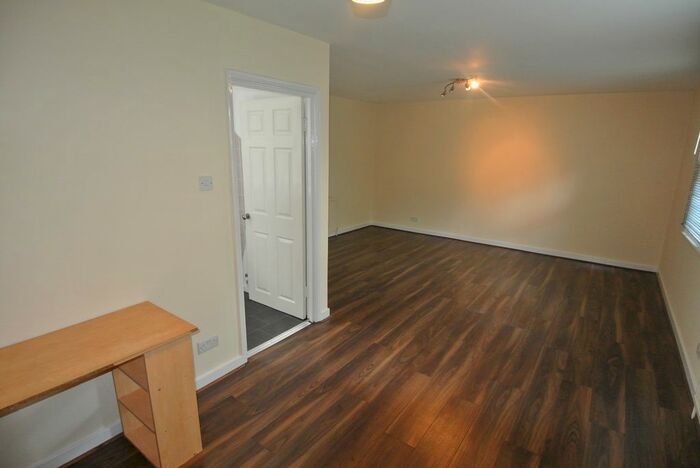 Studio To Rent In Catford Broadway, London, SE6