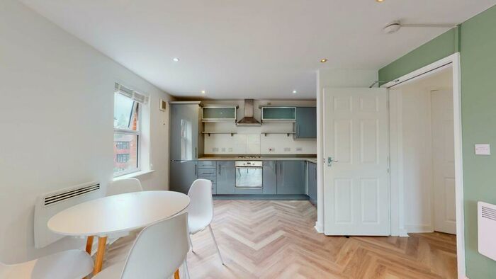 2 Bedroom Flat To Rent In St Ann's Place, Kirkstall Lane, LS5