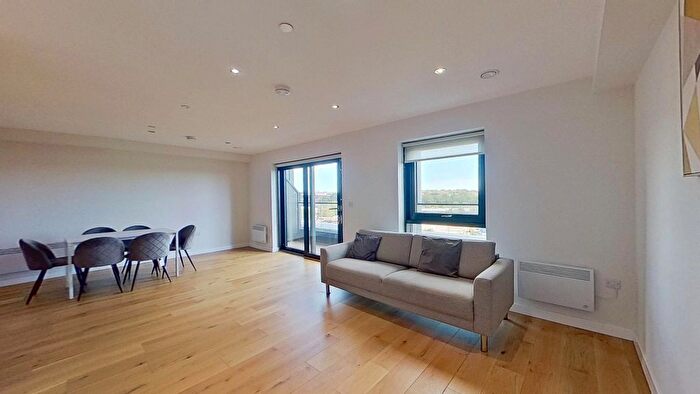 3 Bedroom Flat To Rent In Goodman Street, Leeds, LS10