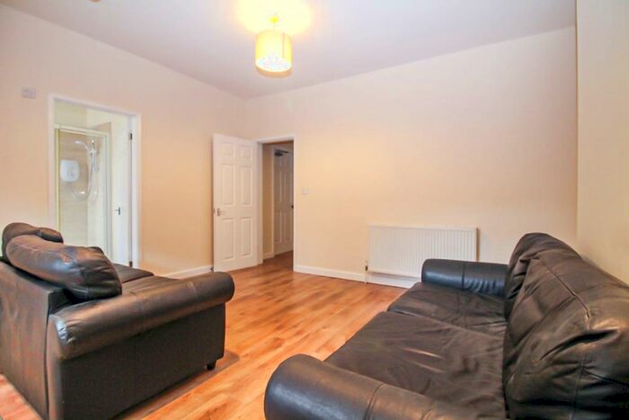 1 Bedroom Apartment To Rent In Edinburgh Road, Armley, LS12
