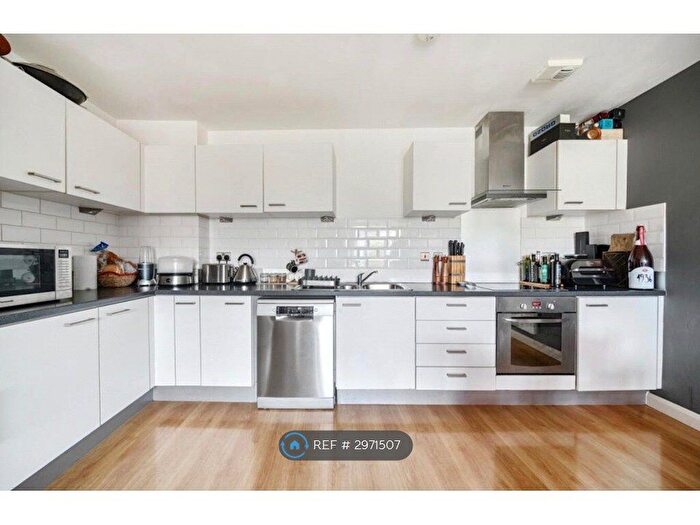 3 Bedroom Flat To Rent In Joan Court, London, NW6