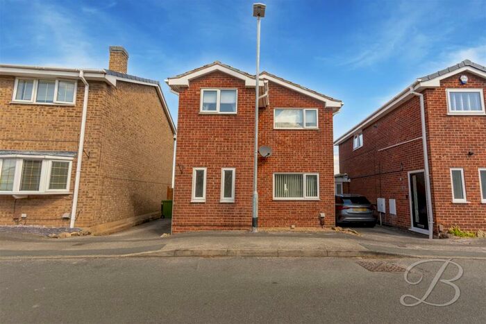 3 Bedroom Link Detached House To Rent In Douglas Road, Forest Town, Mansfield, NG19