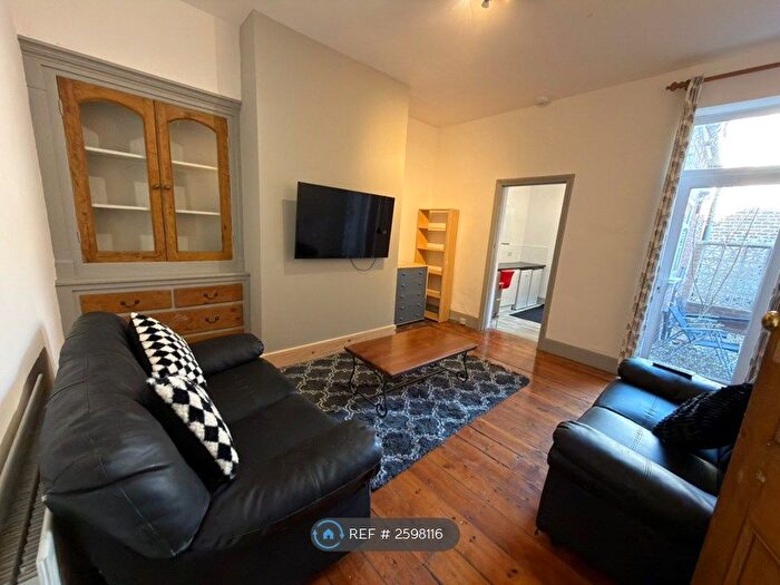 2 Bedroom Flat To Rent In Jesmond, Newcastle Upon Tyne, NE2