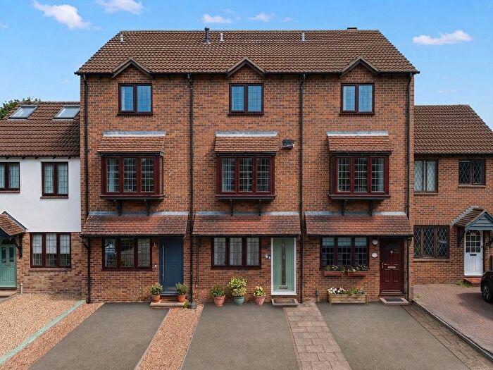 3 Bedroom Terraced House For Sale In Kings Chase, East Molesey, KT8