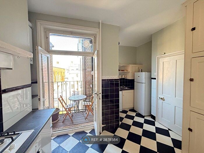 3 Bedroom Flat To Rent In Southampton Row, London, WC1B