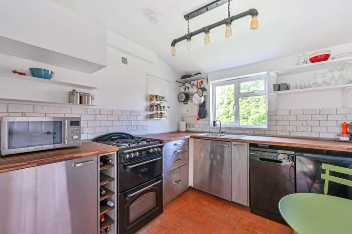 1 Bedroom Flat To Rent In Hermit Street, Finsbury, London, EC1V