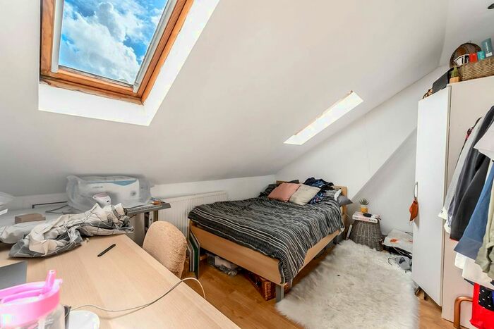 2 Bedroom Flat To Rent In Fulhams Palace Road, Bishop's Park, London, SW6