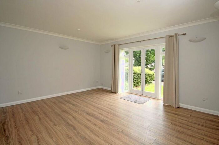 2 Bedroom Flat To Rent In Greenford Avenue, London, W7