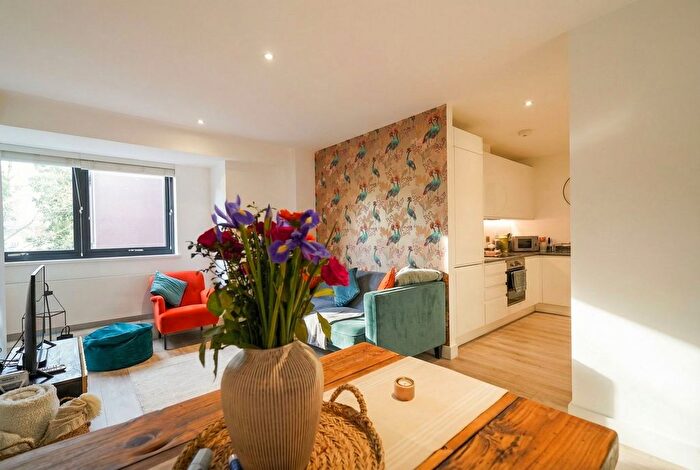 1 Bedroom Flat For Sale In Apartment Broadoaks, Streetsbrook Road, Solihull, B91
