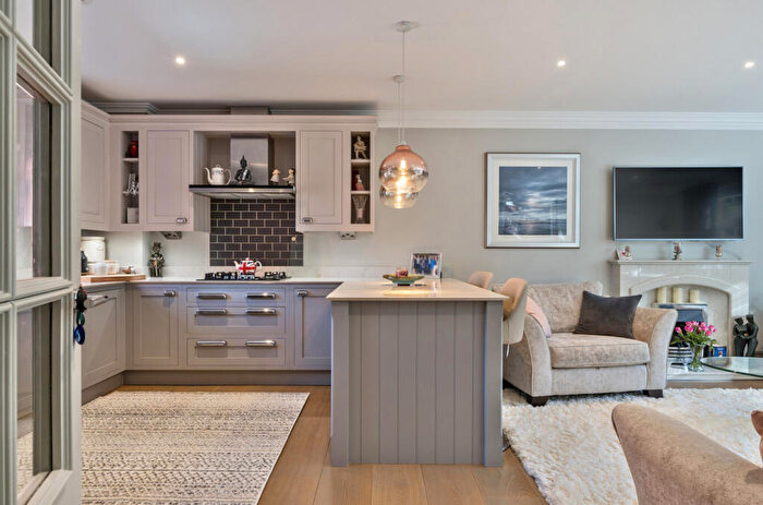 2 Bedroom Apartment For Sale In Westerham Road, Keston, Kent, BR2