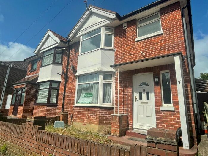 3 Bedroom Semi-Detached House To Rent In Sherborne Road, Highfield, Southampton, SO17