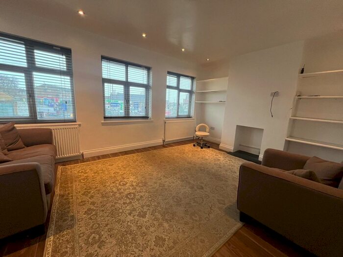 3 Bedroom Detached House To Rent In Hertford Road, Enfield, EN3