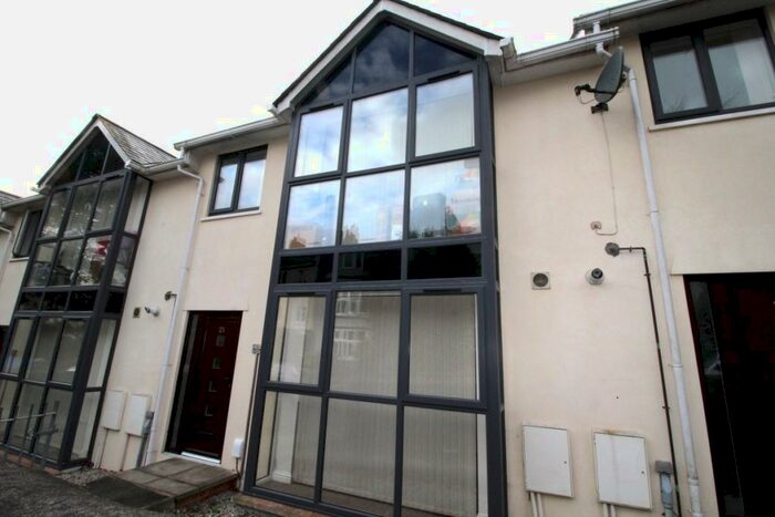 3 Bedroom Flat To Rent In Woodside, Plymouth, Devon, PL4
