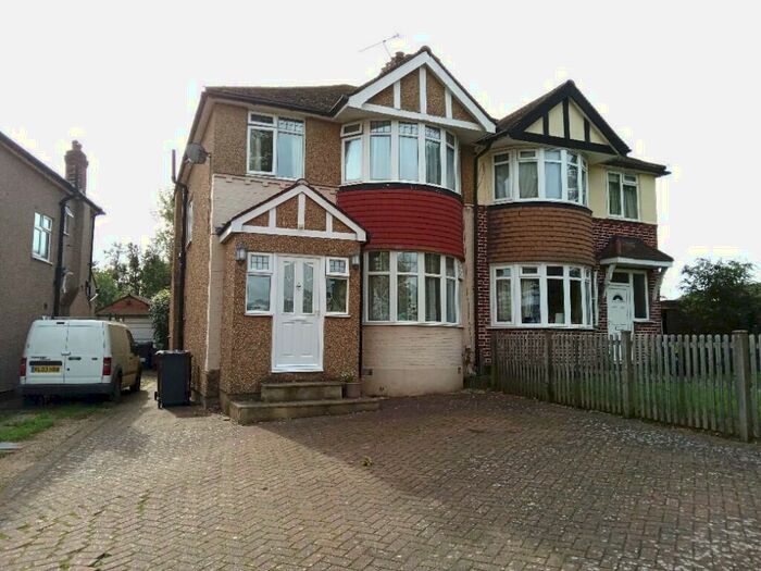 3 Bedroom Semi-Detached House To Rent In Mutton Lane, Potters Bar, Hertfordshire, EN6