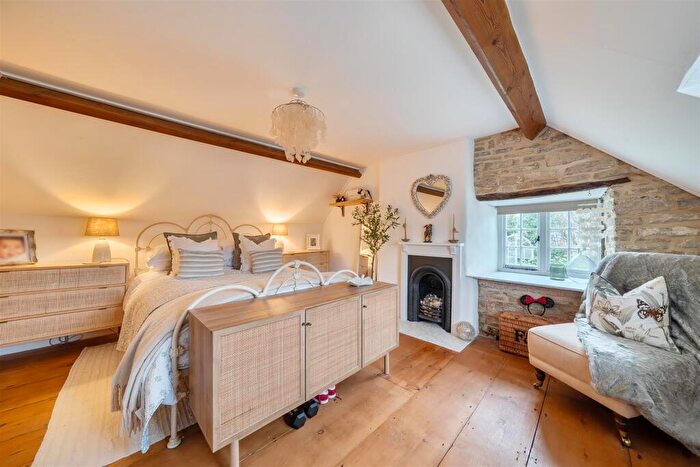 3 Bedroom House For Sale In Valley Road, Swanage, BH19 - Photo 8
