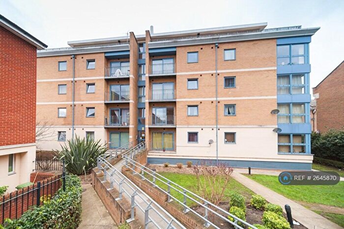 2 Bedroom Flat To Rent In Sherwood Gardens, London, E14