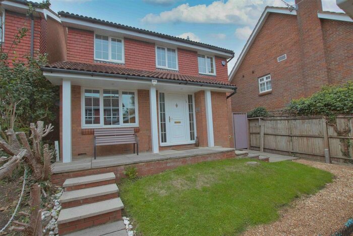 4 Bedroom Detached House To Rent In Tilehouse Close, Borehamwood, WD6