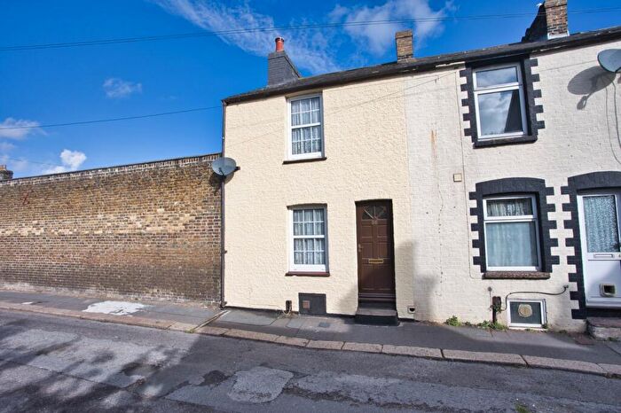 3 Bedroom End Of Terrace House For Sale In Tower Hill, Dover, Kent, CT17