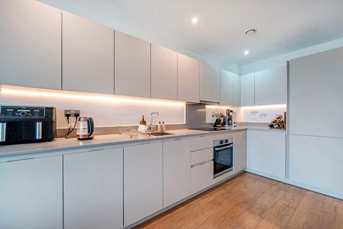 1 Bedroom Flat To Rent In Camberwell Road, London, SE5