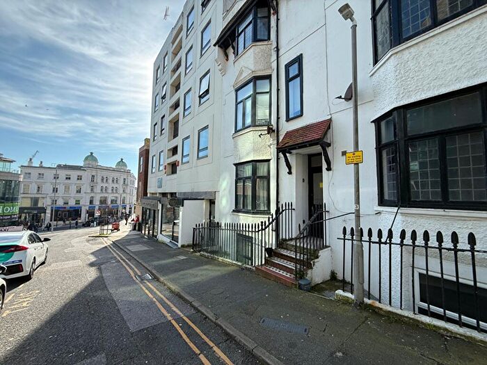 1 Bedroom Flat To Rent In Queens Square, Brighton, BN1