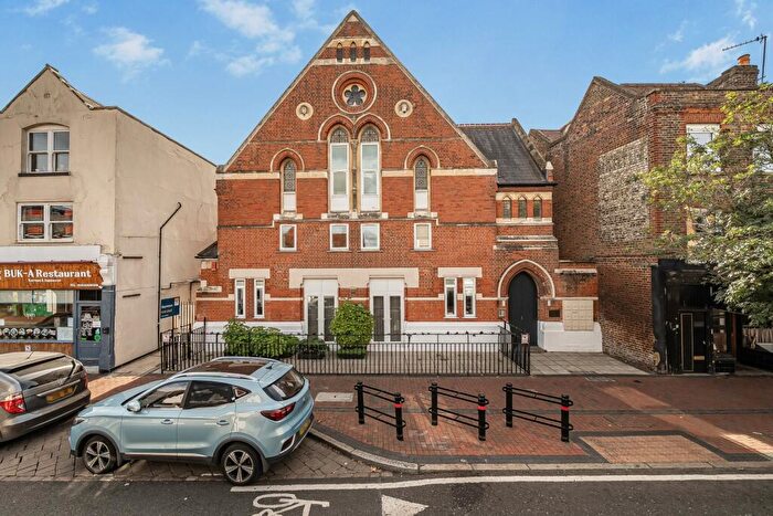 1 Bedroom Flat For Sale In Stanway Place, - Guildford Street, Chertsey, Surrey, KT16