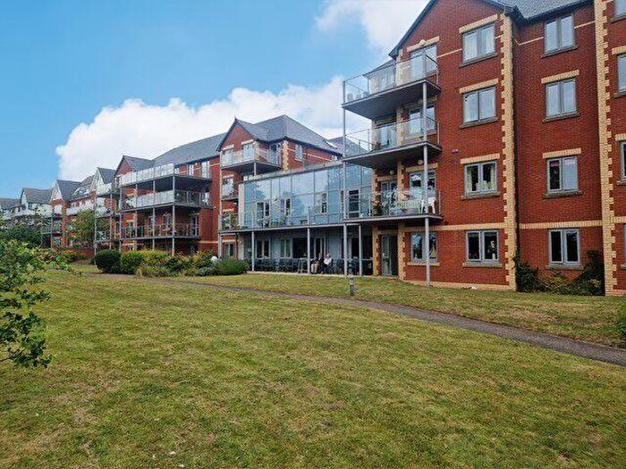 2 Bedroom Flat For Sale In Douglas Avenue, Exmouth, EX8