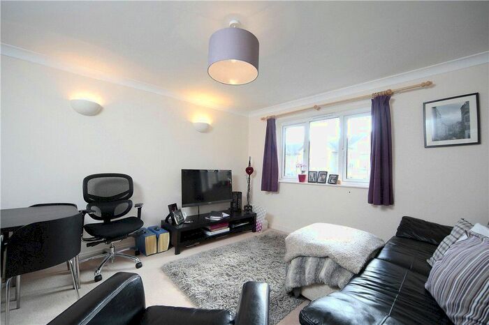 1 Bedroom Flat To Rent In St James's Drive, Wandsworth, SW12