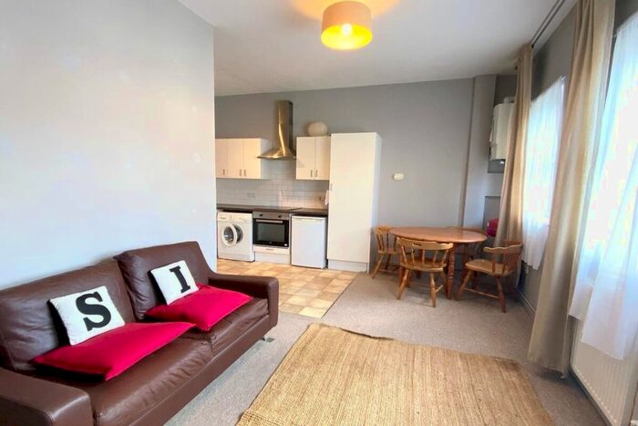2 Bedroom Flat To Rent In Langdon Street, Sheffield, S11