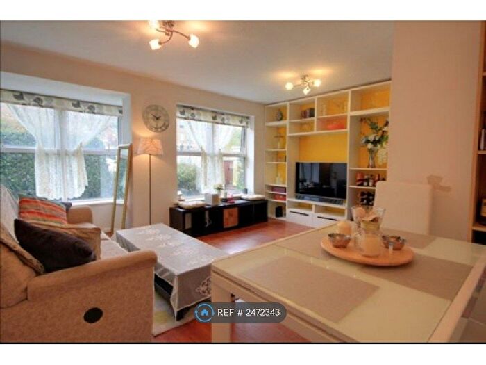 2 Bedroom Flat To Rent In Charles Place, Reading, RG1