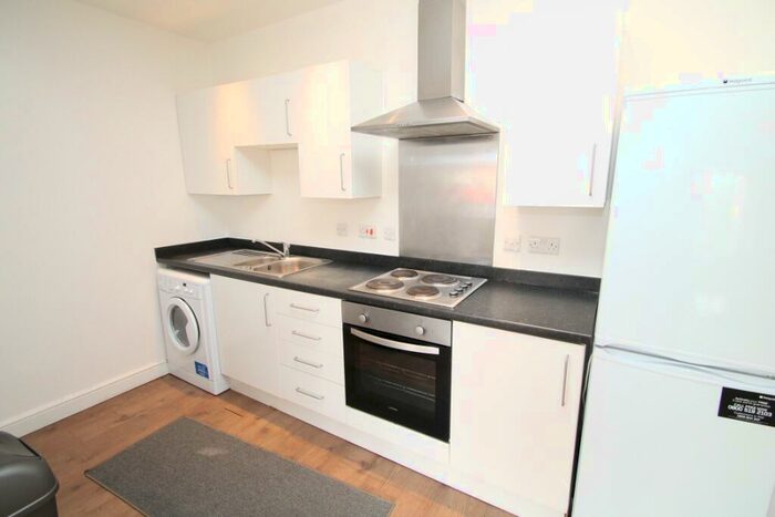 2 Bedroom Flat To Rent In Ashfield Road, Sale, M33