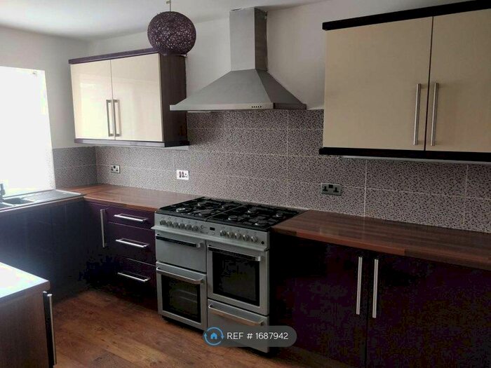 3 Bedroom End Of Terrace House To Rent In Ironside Road, Sheffield, S14