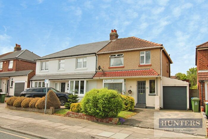 3 Bedroom Semi-Detached House For Sale In Manor Way, Bexleyheath, DA7