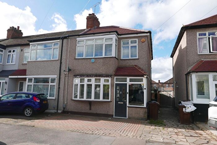 3 Bedroom Property To Rent In Gerald Road, Dagenham, RM8