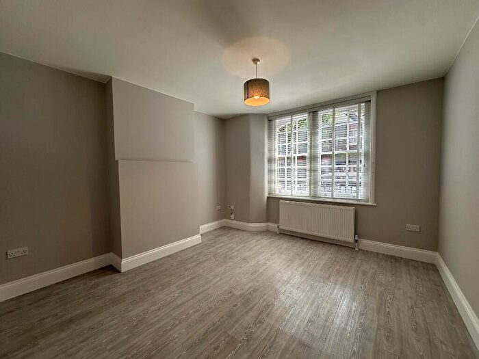 2 Bedroom Flat To Rent In Merrow Street, Walworth Village, SE17