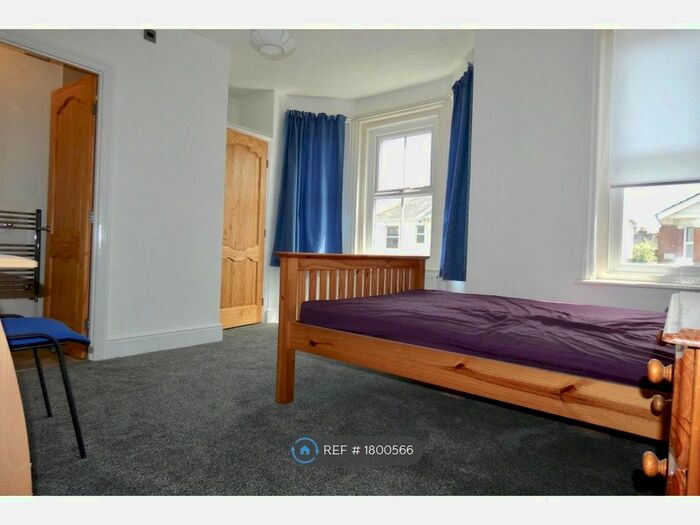 5 Bedroom Semi-Detached House To Rent In Morris Road, Southampton, SO15