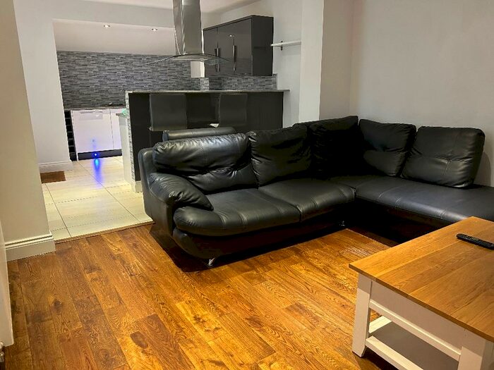 2 Bedroom Ground Flat To Rent In Lansdowne Terrace, Newcastle Upon Tyne, NE3