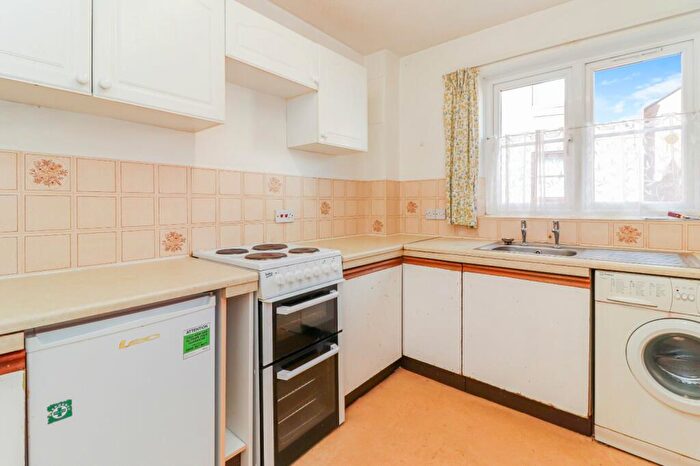 2 Bedroom Apartment For Sale In Town Bridge Court, Chesham, Buckinghamshire, HP5