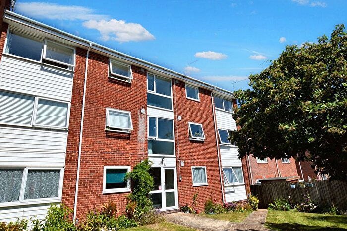2 Bedroom Flat To Rent In Cedar Court, St Albans, AL4