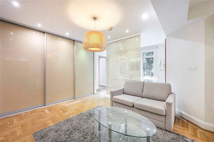 3 Bedroom Flat To Rent In Montagu Square, Marylebone, London, W1H